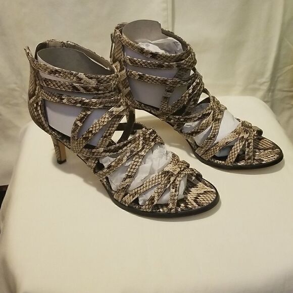 Michael Antonio Sandal   - Picture 3 of 8